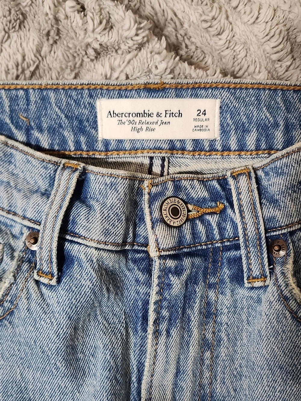 Abercrombie & Fitch High-Rise 90's Relaxed Jeans 24R - Picture 3 of 6